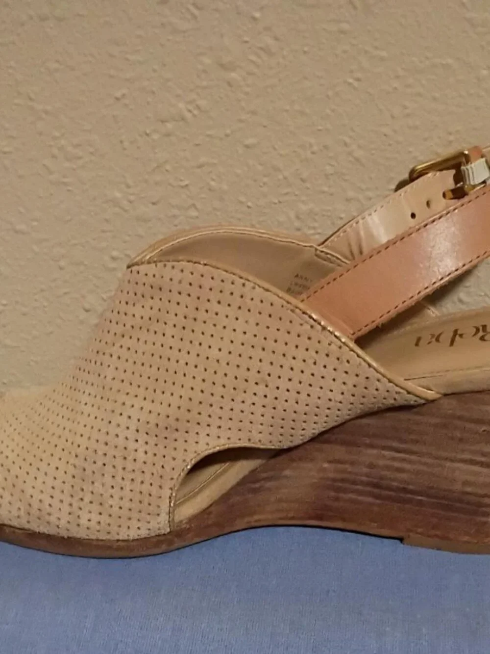 REBA Wedge Style shoes for women 9M Light brown